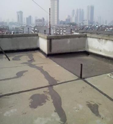 东明漏水维修 楼顶漏水是什么原因，楼顶漏水维修方法是什么?